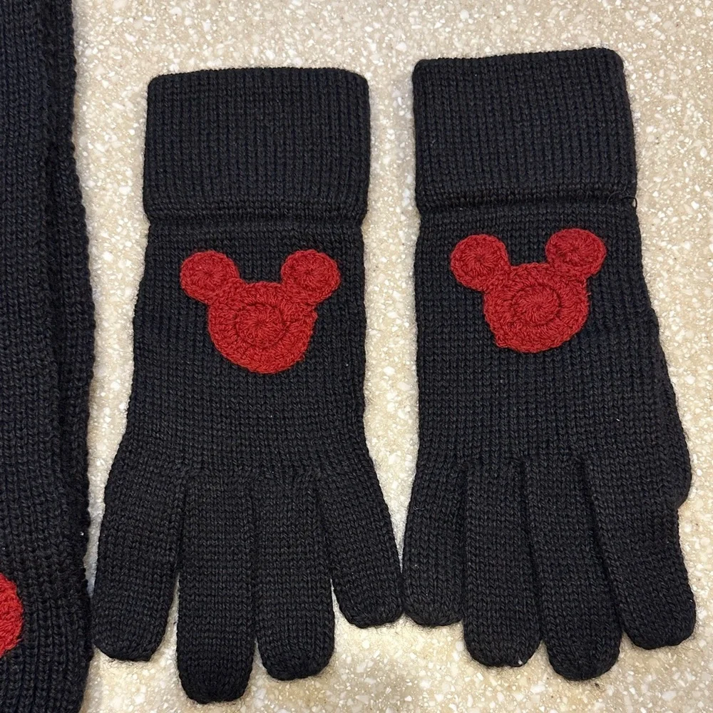 Women Disney Black and Red Knit Scarf and Gloves Set